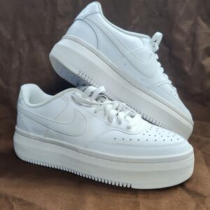 Nike Court Vision Alta Womens Size 10 White Platform Low NWOB BDM0113-100